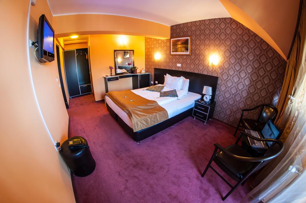 Hotel Carpatic Predeal Habitación foto